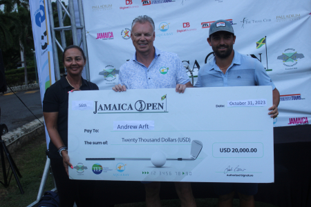 Jodi Munn-Barrow (JGA President), Scott Summy (Presenting Sponsors) Andrew Arft (Pro Champion)