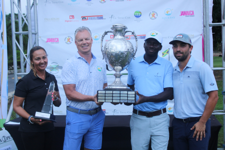 Jodi Munn-Barrow(President, JGA), Scott Summy(Aqua Bay, Owner), Jason Richards(Caddie), Andrew Arft (Pro Champion)